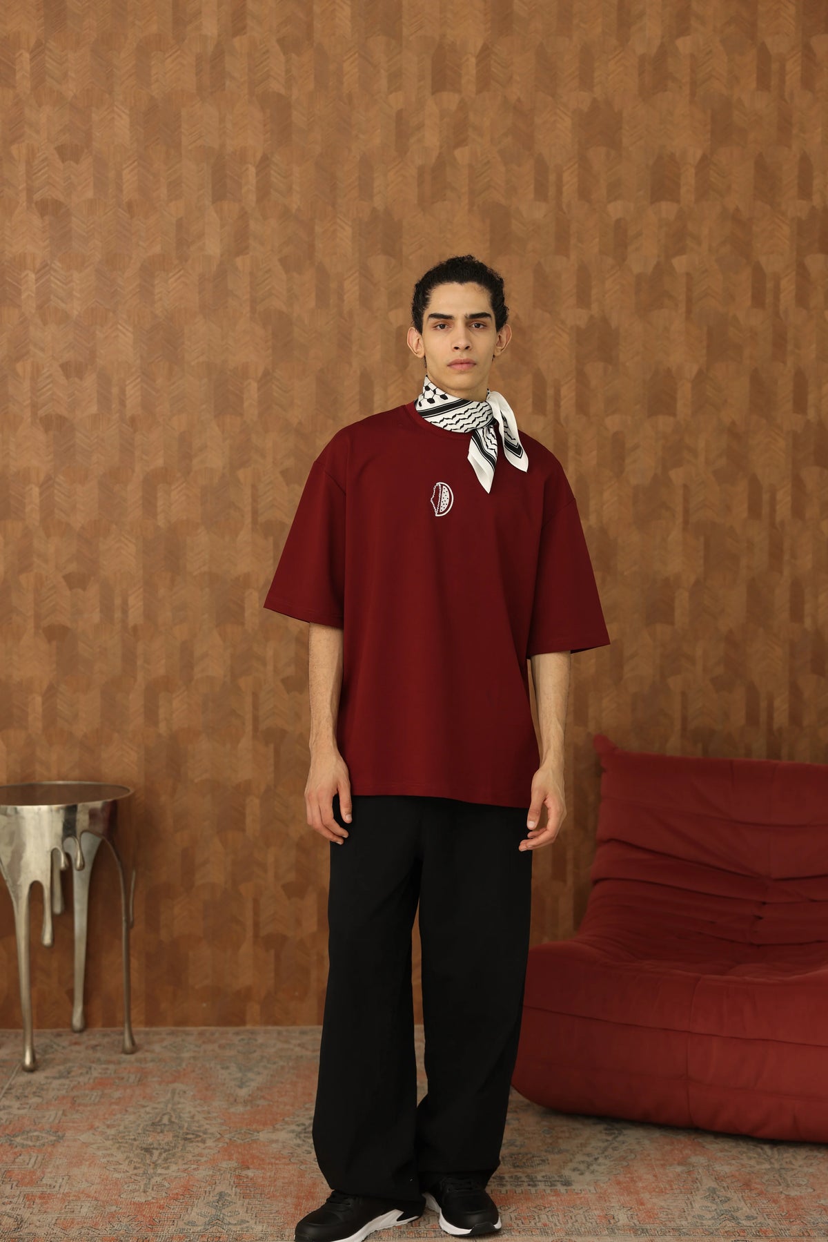 The Voice Tee - Bordeaux full original studio photo 1393