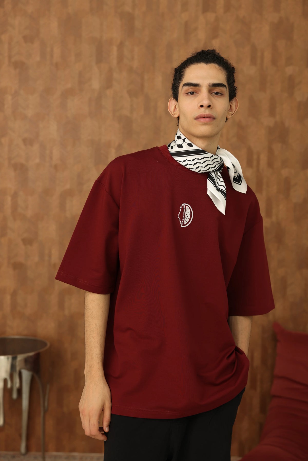 The Voice Tee - Bordeaux full original studio photo 1400