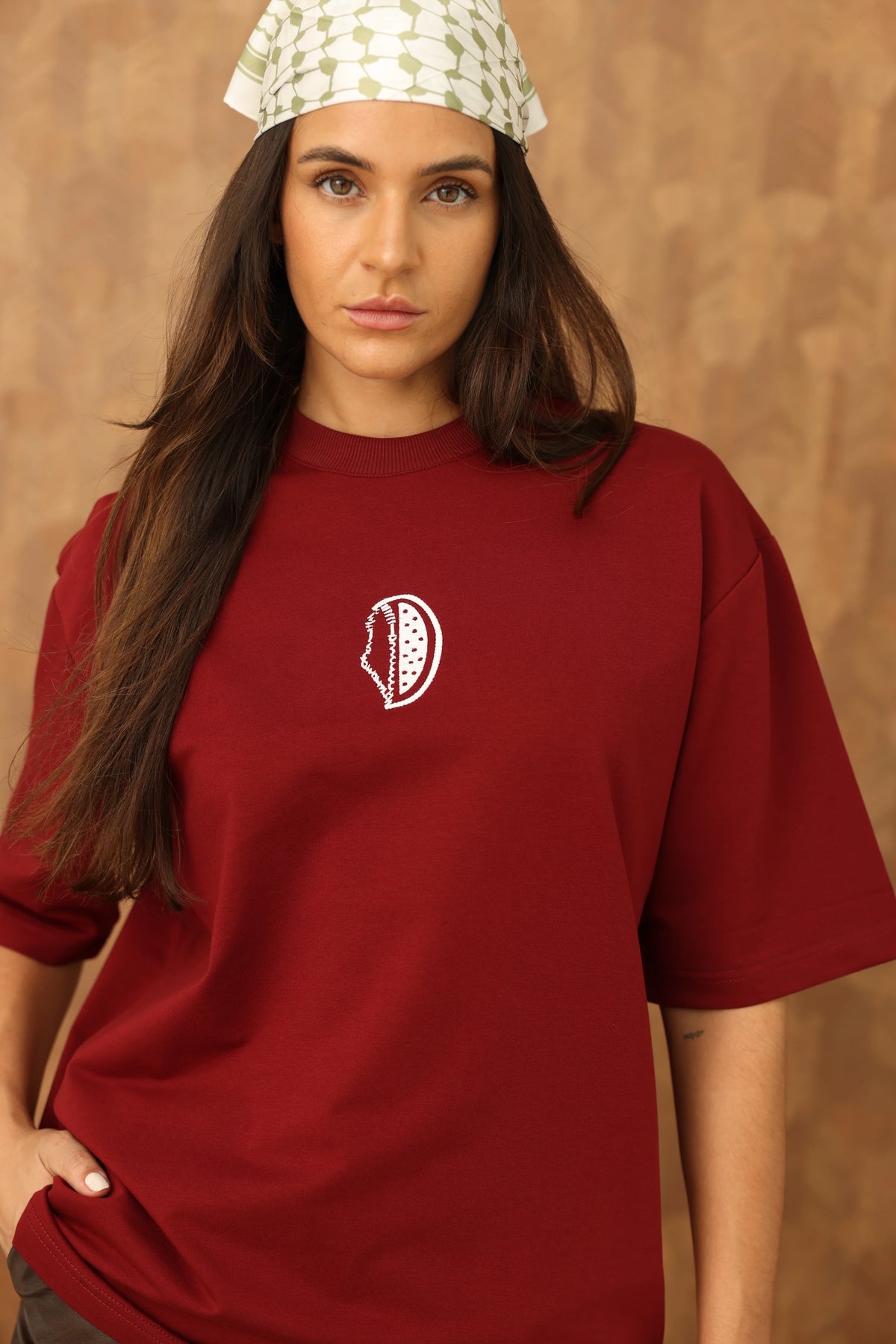 Mona Lisa Tee - Bordeaux full original studio photo 1565