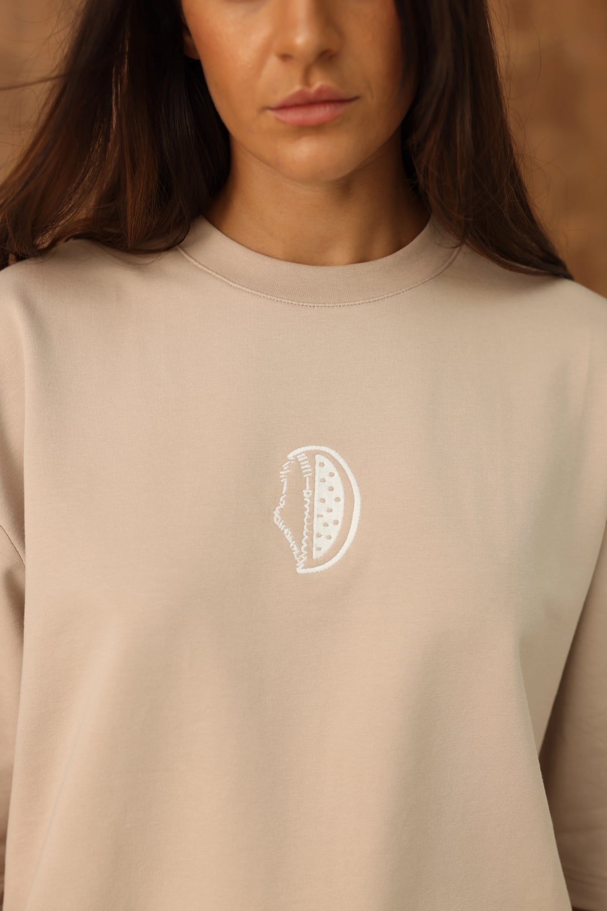 Mona Lisa Tee - Beige full original studio photo 734