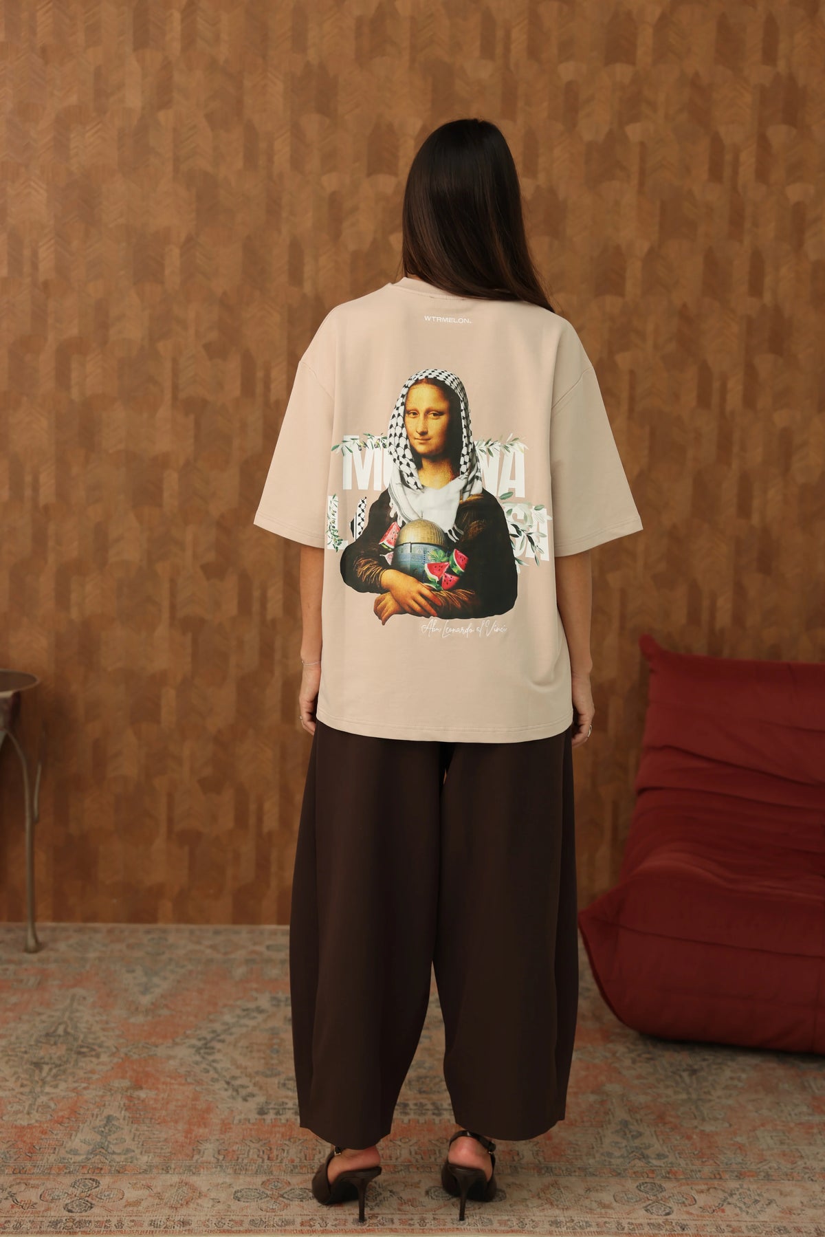 Mona Lisa Tee - Beige full original studio photo 748